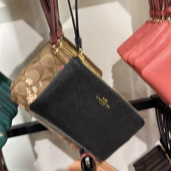 Coach Corner Zip Wristlet Black Leather - Picture 14 of 16